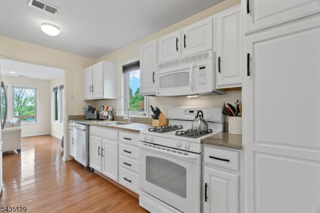 1 Wimbledon Dr 3 3, Vernon Twp., NJ 07462