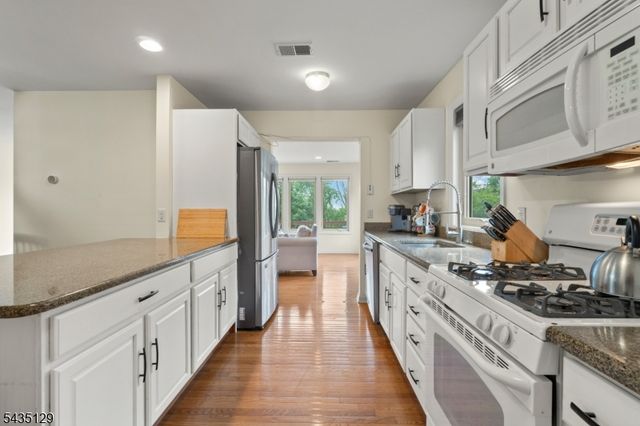 1 Wimbledon Dr 3 3, Vernon Twp., NJ 07462