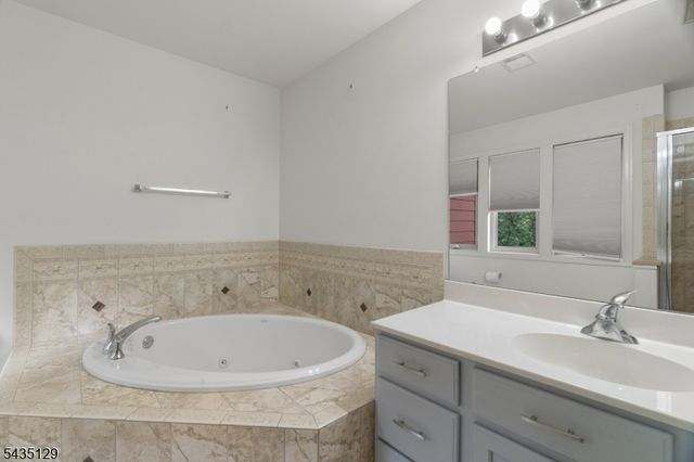 1 Wimbledon Dr 3 3, Vernon Twp., NJ 07462
