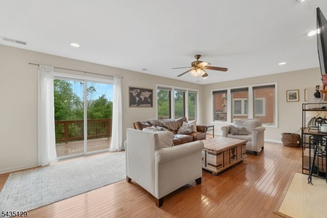 1 Wimbledon Dr 3 3, Vernon Twp., NJ 07462