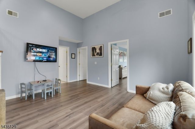 1 Wimbledon Dr 3 3, Vernon Twp., NJ 07462