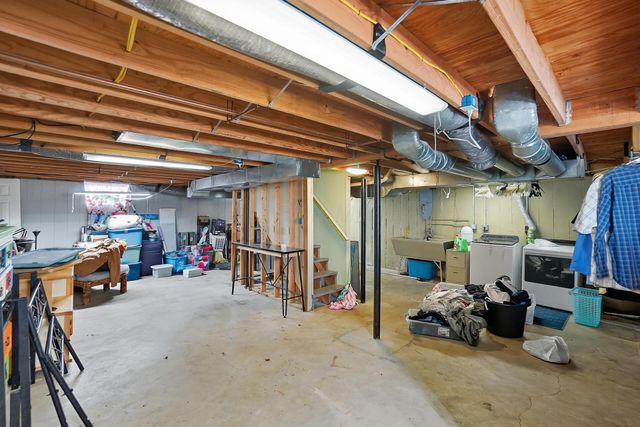 1716 N Sweetbriar Lane, Springfield, OH 45505