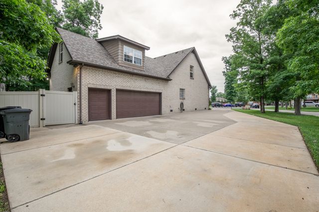 109 Red Top Ct, Murfreesboro, TN 37128