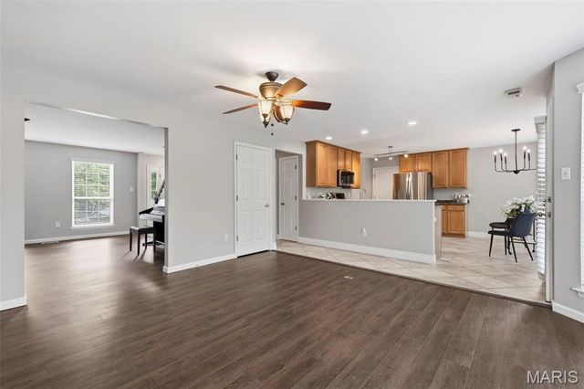 914 Oakmoor Drive, Fenton, MO 63026