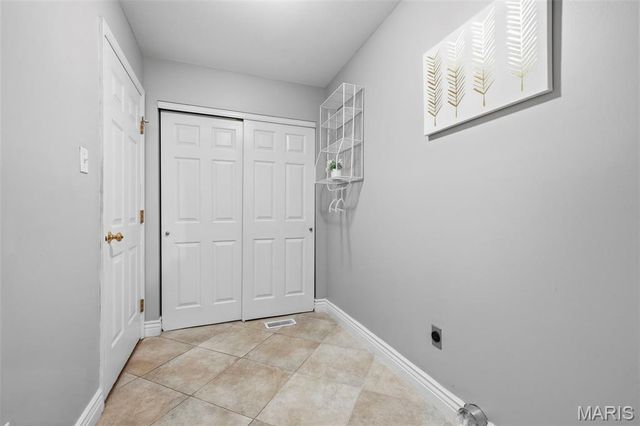 914 Oakmoor Drive, Fenton, MO 63026