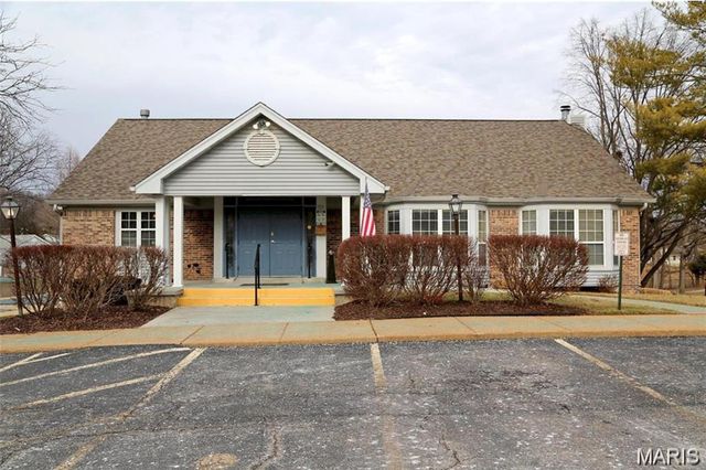 914 Oakmoor Drive, Fenton, MO 63026