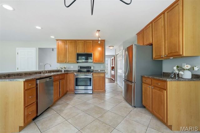 914 Oakmoor Drive, Fenton, MO 63026