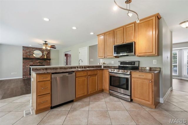 914 Oakmoor Drive, Fenton, MO 63026