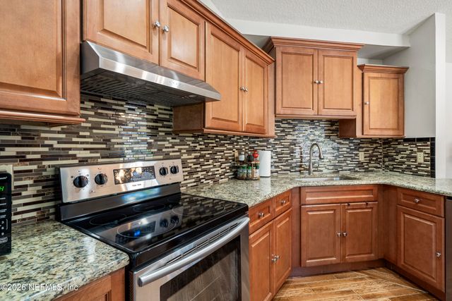 8000 LOCH LOMOND Lane, Jacksonville, FL 32244