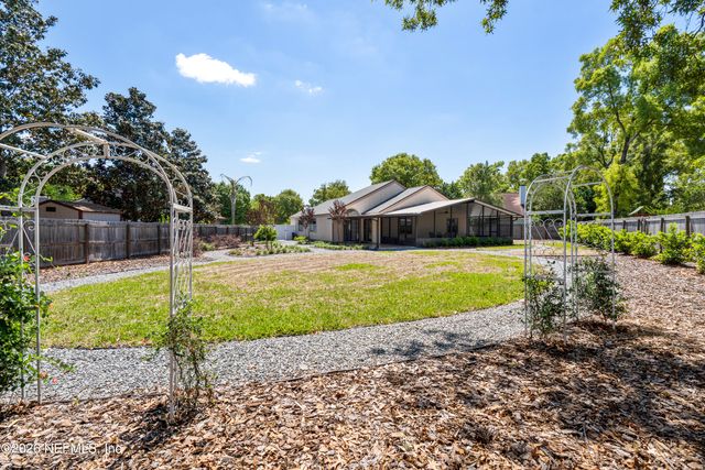 8000 LOCH LOMOND Lane, Jacksonville, FL 32244