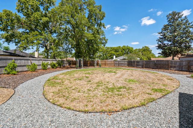 8000 LOCH LOMOND Lane, Jacksonville, FL 32244