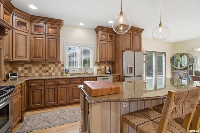 3804 W Grovemill Court, Dunlap, IL 61525