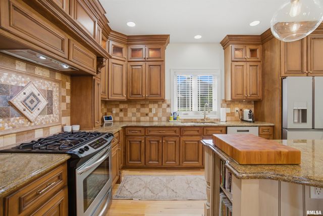 3804 W Grovemill Court, Dunlap, IL 61525