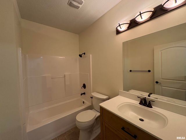 3804 W Grovemill Court, Dunlap, IL 61525