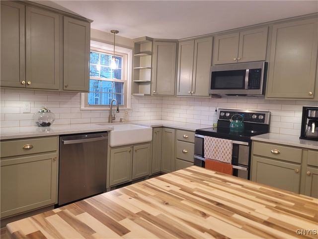 3063 Amberlea Lane, Lysander, NY 13027