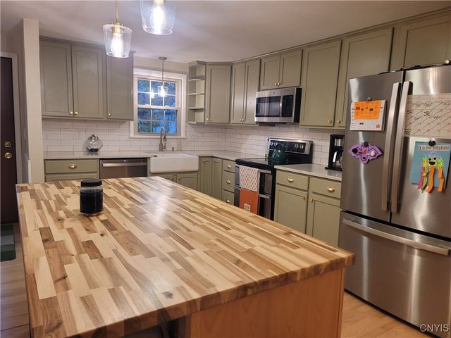 3063 Amberlea Lane, Lysander, NY 13027