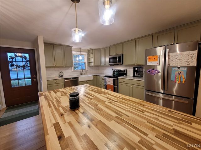 3063 Amberlea Lane, Lysander, NY 13027