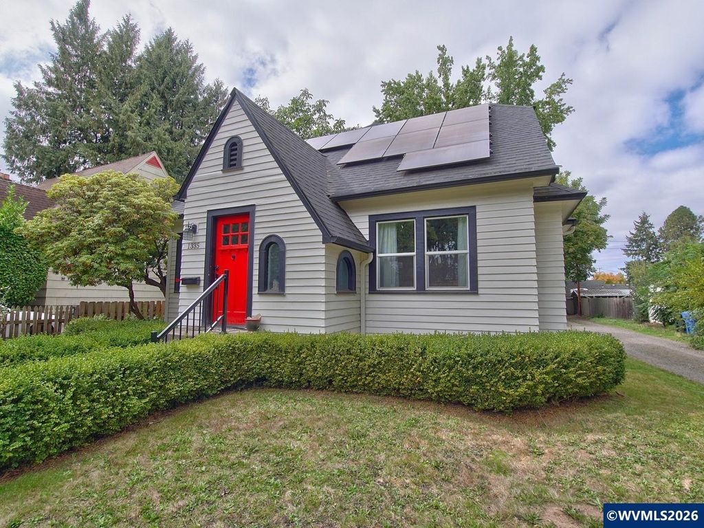 Image 1 of property listing at 1335 19th NE St NE, Salem, OR 97301