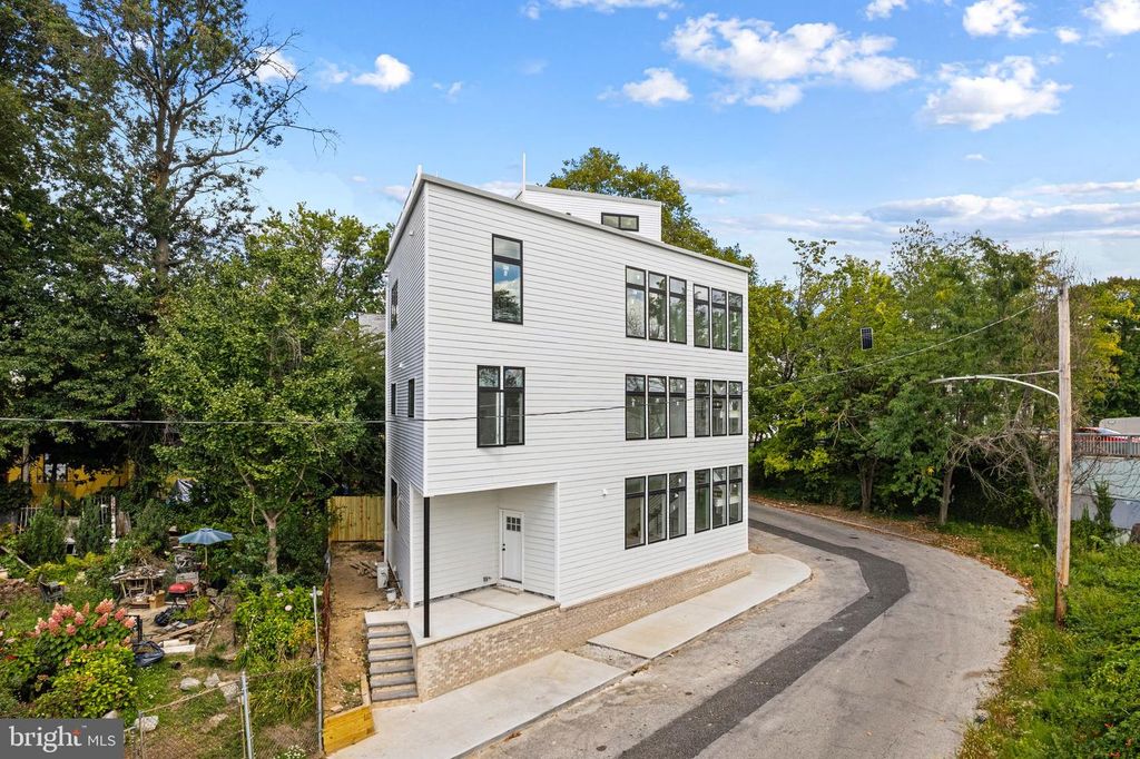 1021 S SAINT BERNARD ST, Philadelphia, PA 19143