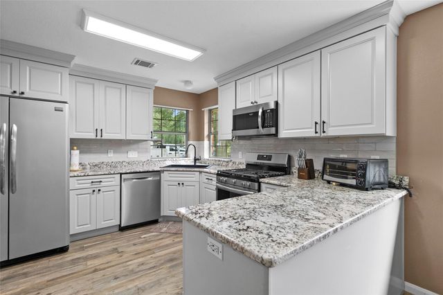 11270 Summit Drive, Conroe, TX 77303