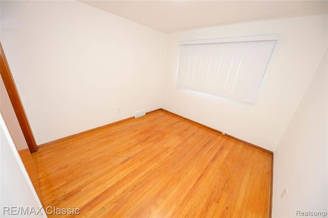21961 Sussex Street, Oak Park, MI 48237