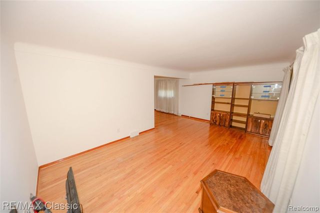 21961 Sussex Street, Oak Park, MI 48237