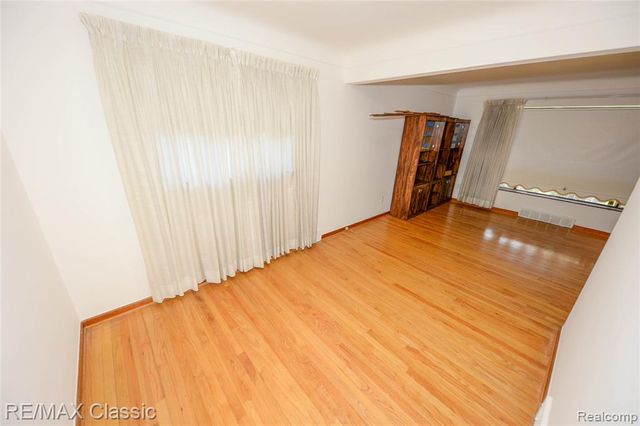 21961 Sussex Street, Oak Park, MI 48237