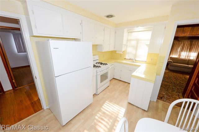 21961 Sussex Street, Oak Park, MI 48237