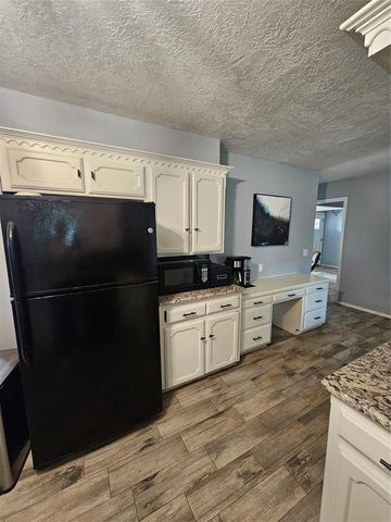 10220 Little Pond Drive, Oklahoma City, OK 73162