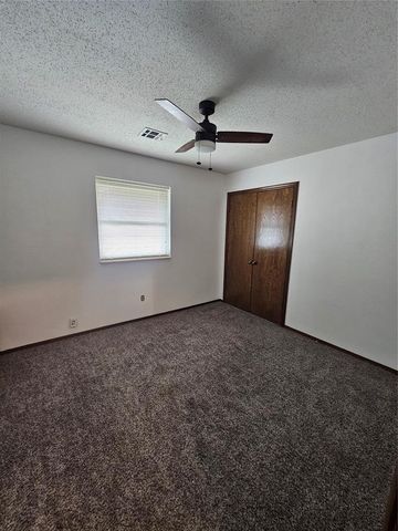 10220 Little Pond Drive, Oklahoma City, OK 73162