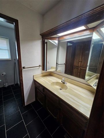 10220 Little Pond Drive, Oklahoma City, OK 73162