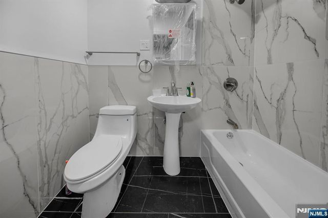15 Tuttle Street 1, Wallington, NJ 07057