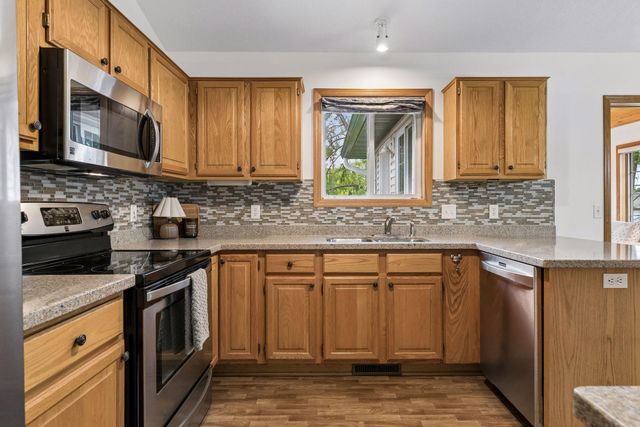 6287 22nd Street N, Oakdale, MN 55128
