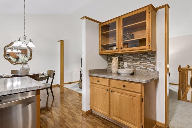 6287 22nd Street N, Oakdale, MN 55128