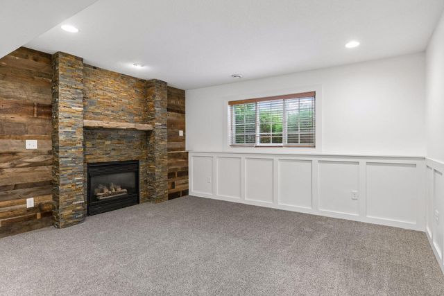 6287 22nd Street N, Oakdale, MN 55128