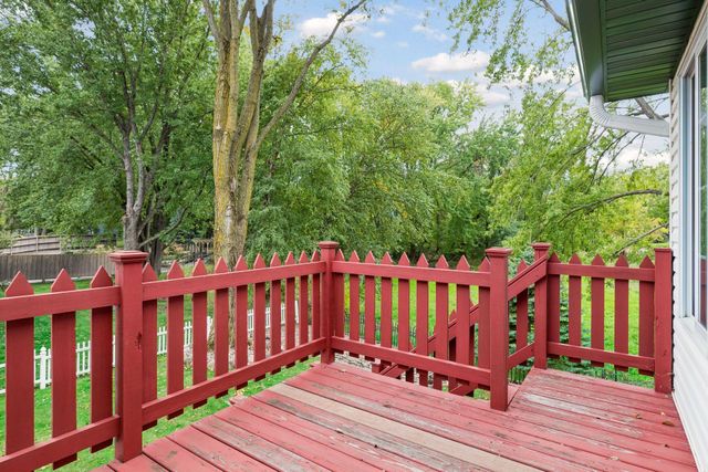 6287 22nd Street N, Oakdale, MN 55128