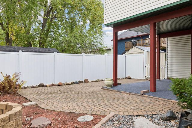 6287 22nd Street N, Oakdale, MN 55128