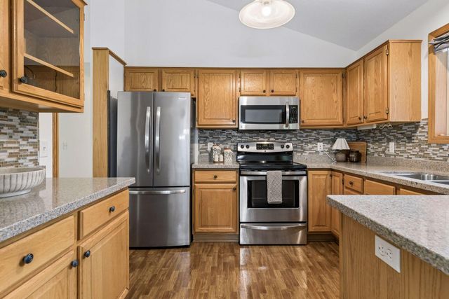 6287 22nd Street N, Oakdale, MN 55128