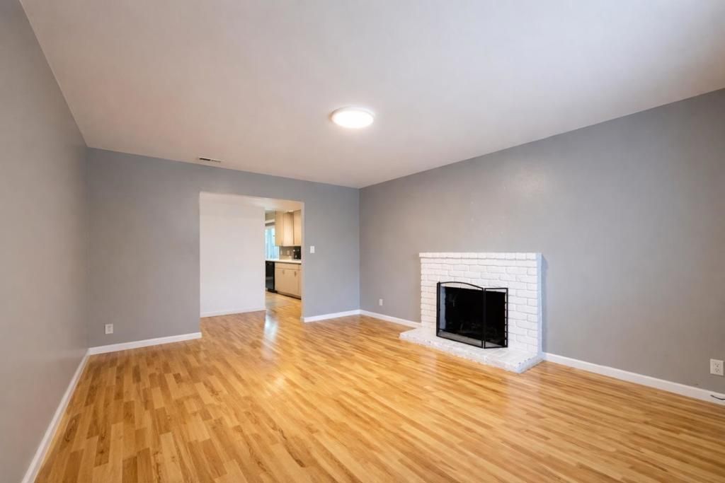 Image 10 of property listing at 1090 White Drive, Santa Clara, CA 95051