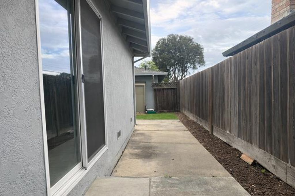 Image 19 of property listing at 1090 White Drive, Santa Clara, CA 95051