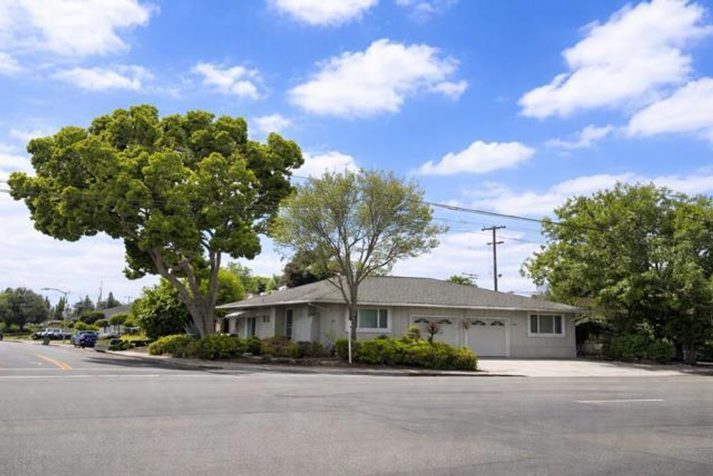 Image 2 of property listing at 1090 White Drive, Santa Clara, CA 95051