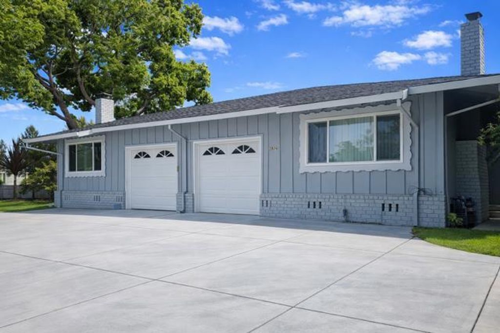 Image 3 of property listing at 1090 White Drive, Santa Clara, CA 95051