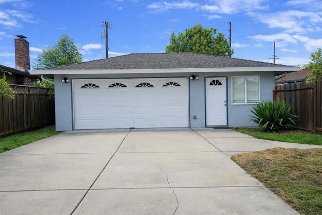 Image 4 of property listing at 1090 White Drive, Santa Clara, CA 95051
