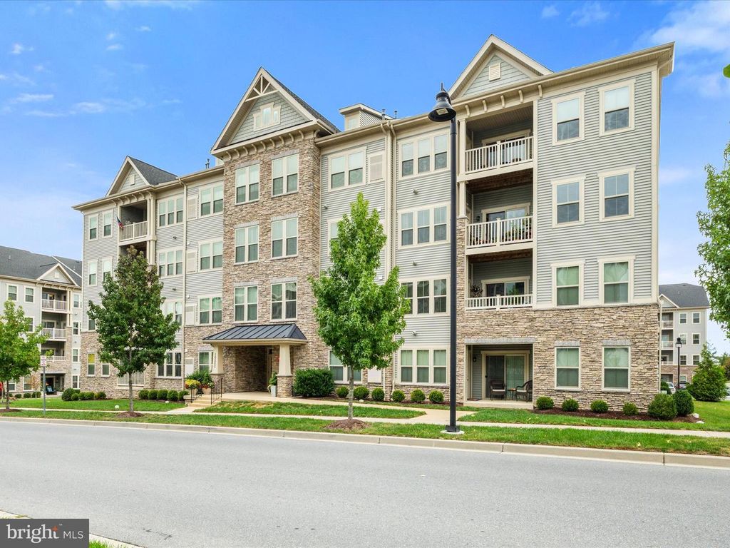 10280 HOPEWELL ST #302, New Market, MD 21774
