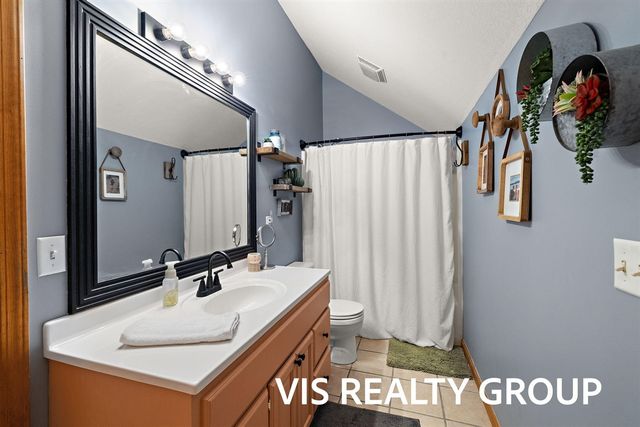 8225 E Sternberg Road, Nunica, MI 49448
