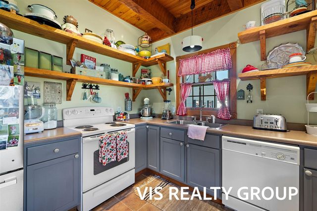 8225 E Sternberg Road, Nunica, MI 49448