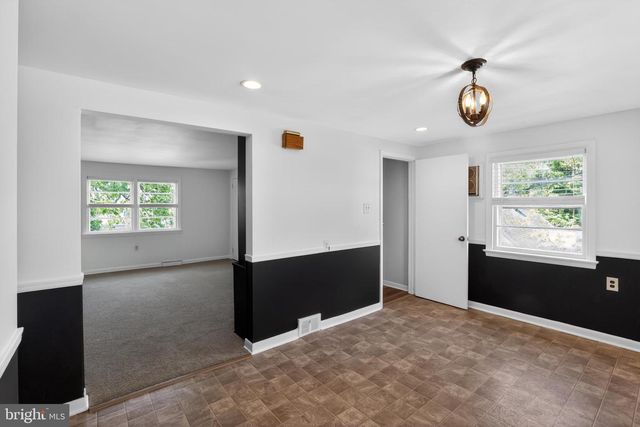 325 MANOR RD, Hatboro, PA 19040