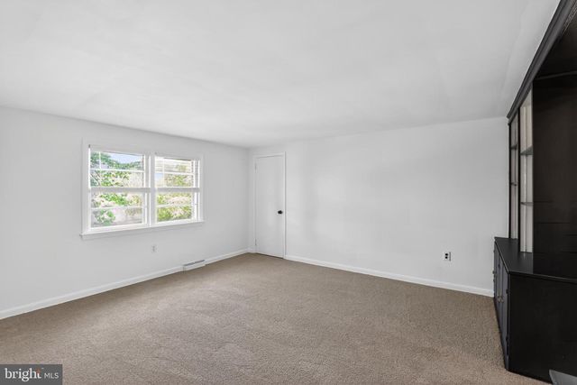 325 MANOR RD, Hatboro, PA 19040