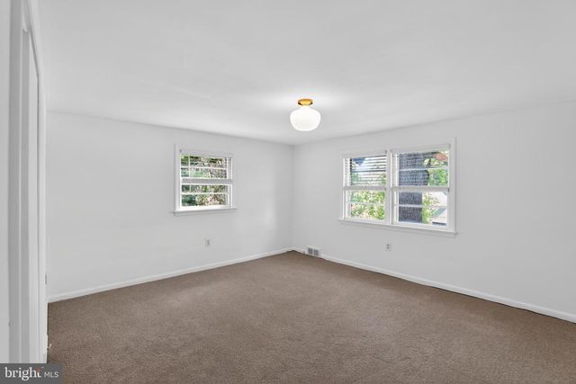 325 MANOR RD, Hatboro, PA 19040