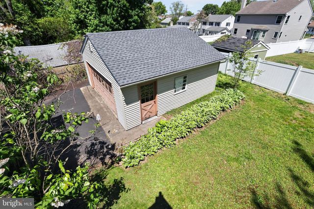 325 MANOR RD, Hatboro, PA 19040